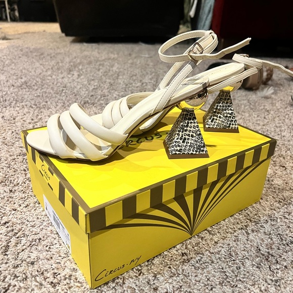 💫Asymmetrical heeled sandal - Picture 5 of 7